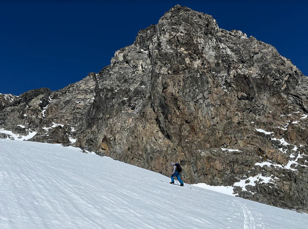 ski touring in the mountains of Mammoth Lakes