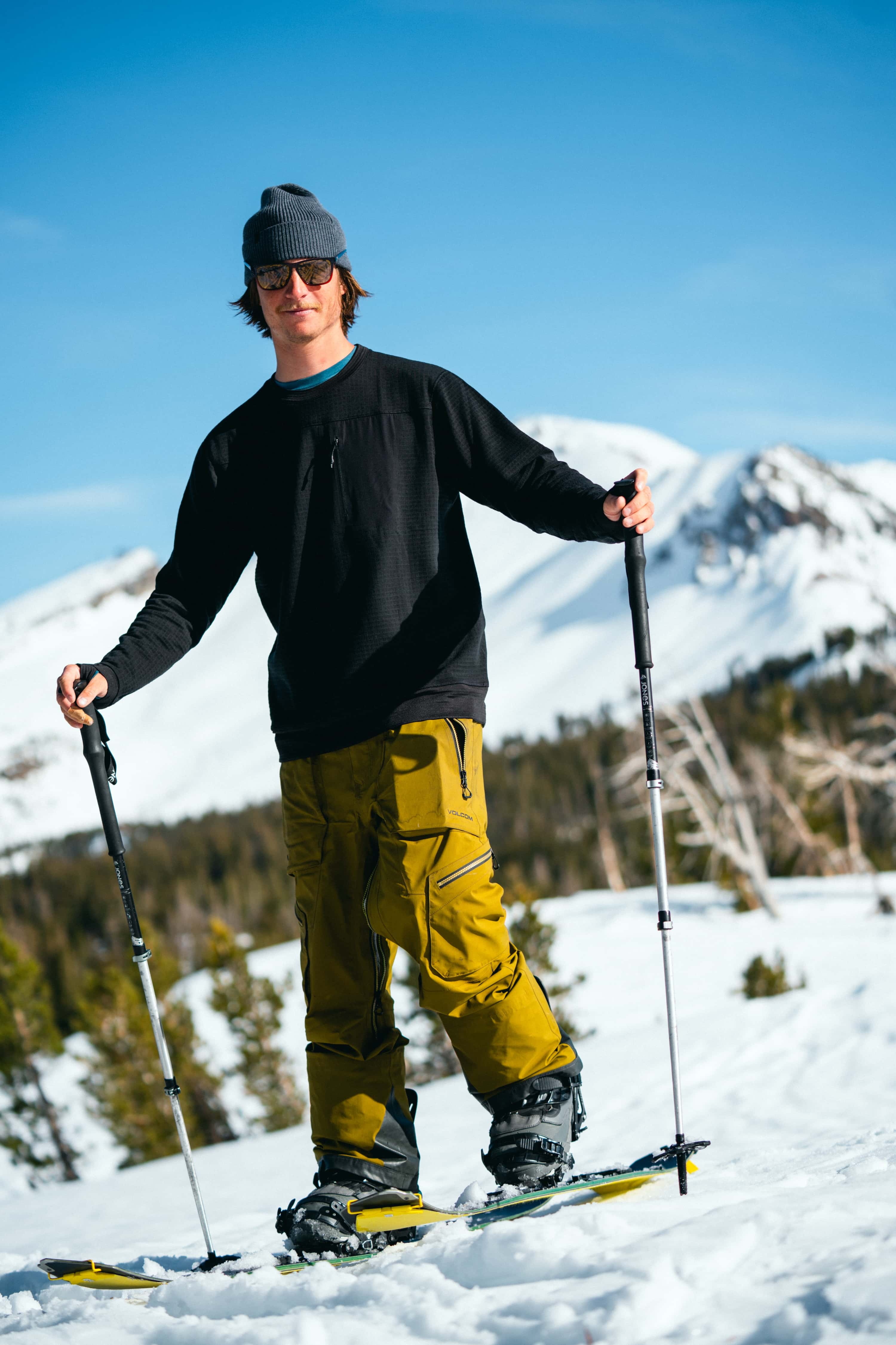 a splitboarder hiking near Mammoth Mountain wearing a Cloudripper Grid Fleece Crew Pullover