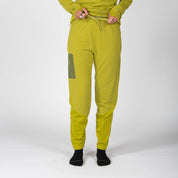 a woman ties the waist drawstring on green Cloudripper Grid Fleece Pants