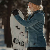 a woman preparing her splitboard wearing a Cloudripper Grid Fleece Jacket
