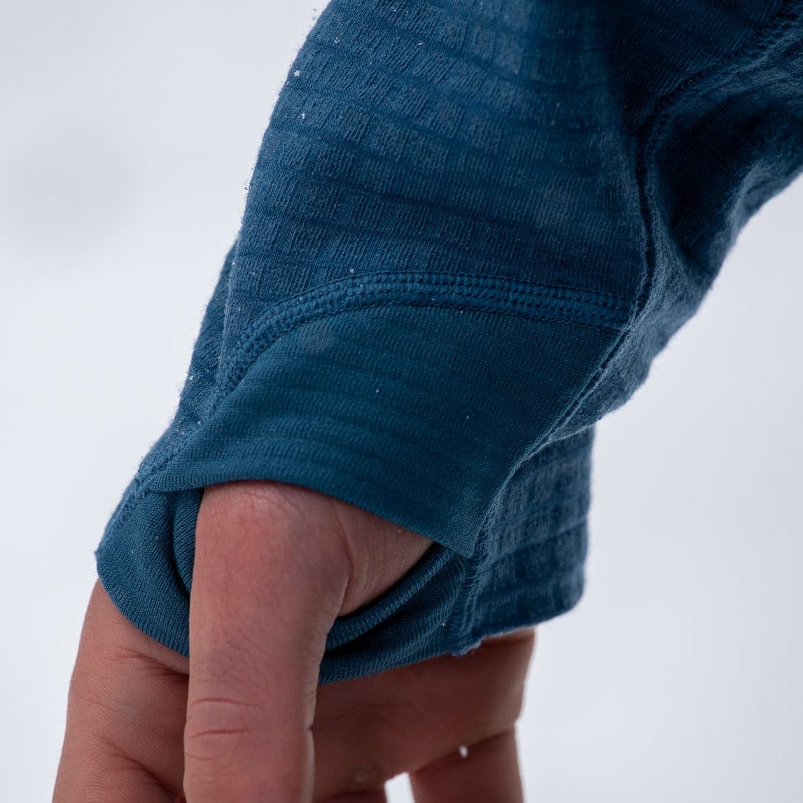 discreet thumb holes on the Cloudripper Half Zip Pullover