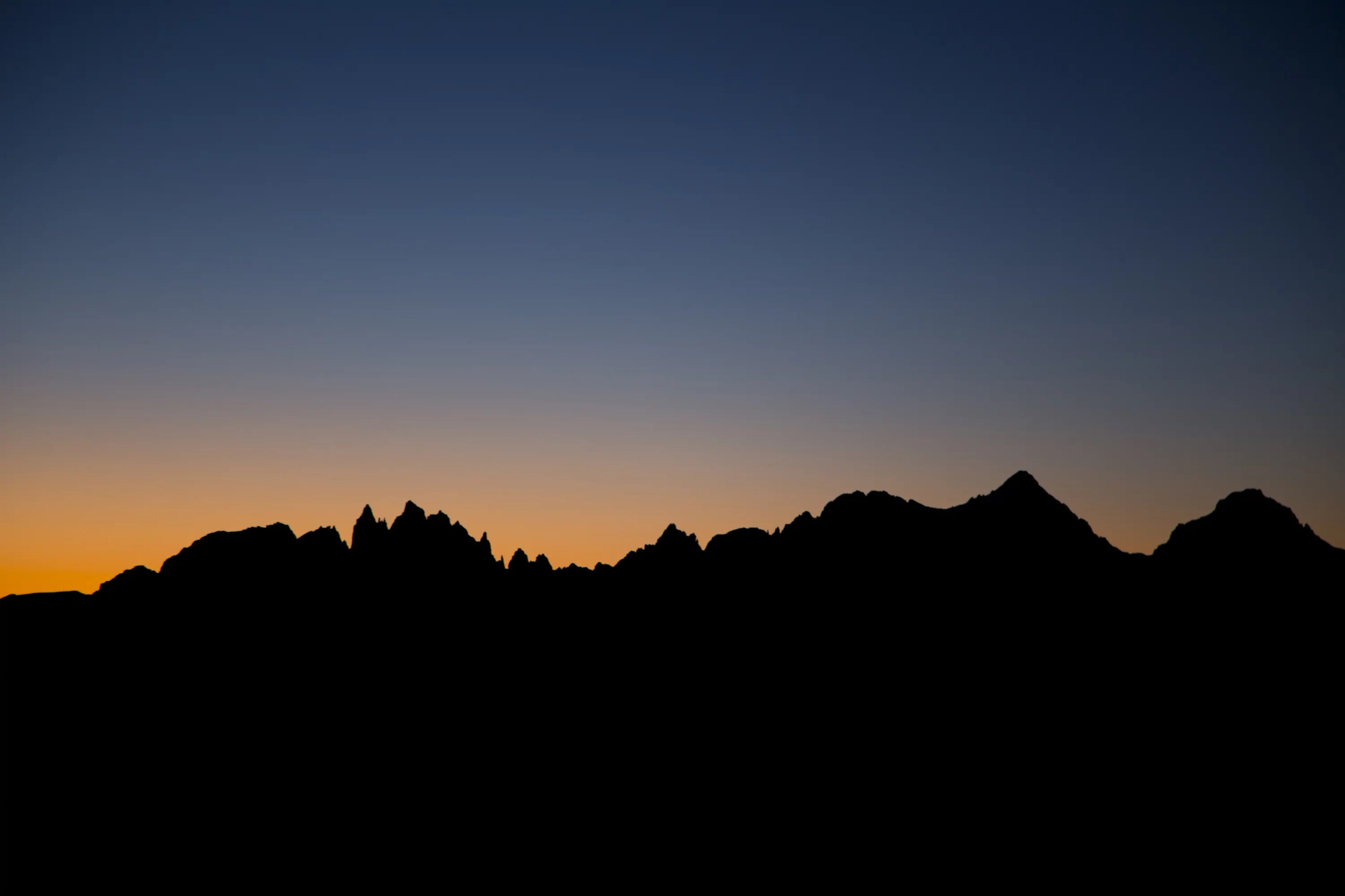 silhouetted mountains around Mammoth Lakes - the Minarets, Ritter and Banner